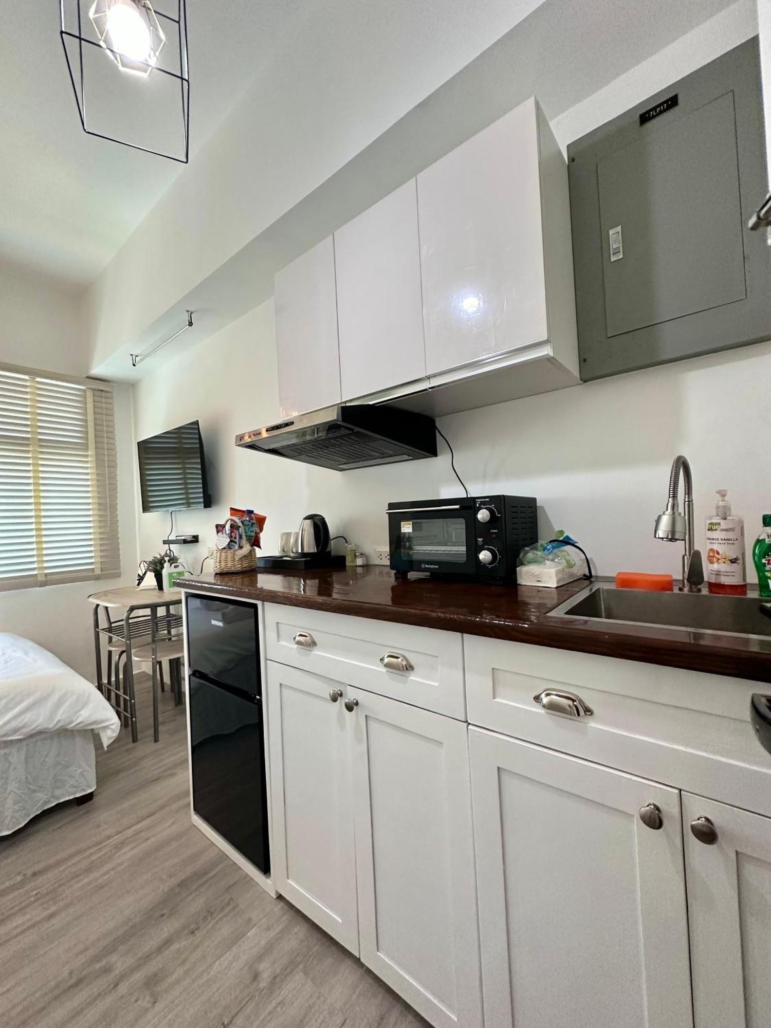 Studio One Condominium, Alabang - Bluu - Fiber Wi-Fi, Netflix-Ready Muntinlupa City Kültér fotó